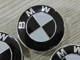 Stredove krytky diskov BMW cierno biele 56mm - 2