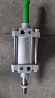 Pneumatický valec FESTO - 2