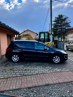 Peugeot 308sw 1,6eHDi - málo kilometrov, 7-miestne - 2