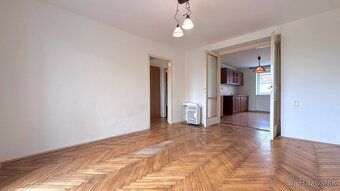 Priestranný 2-izbový byt o výmere 58 m² + balkon, pivnica - 2