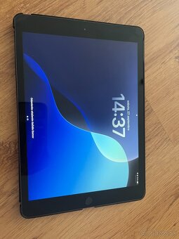 Apple iPad 10.2 (2020) – 32 GB, sivý - 2