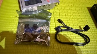 Akasa 1‑to‑4 USB 2.0 Splitter Hub Cable - 2