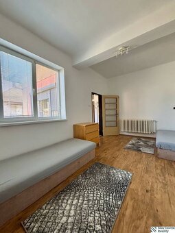Prenájom RD v Senci – bývanie, office alebo podnikanie - 2