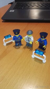 LEGO City 60044 Mobilná policajná stanica - 2