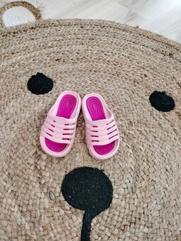 Dievčenské šľapky_veľkosť 26 - 2