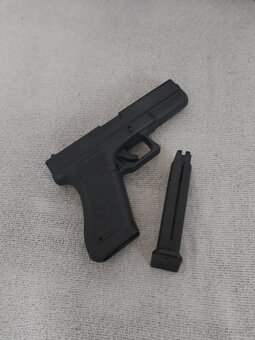 Predávam manuálnu pištoľ Airsoft - 2