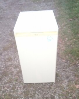 Predám plnefunkčná chladnička s malou mrazničkou WHIRLPOOL - 2