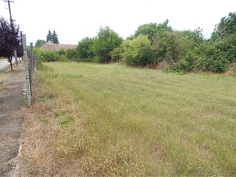 Na predaj stavebný pozemok 916 m 2 v Malých Kosihách, len 1 - 2