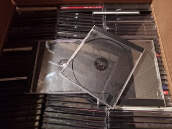 Obaly na média CD a DVD, tenšie aj hrubšie. - 2