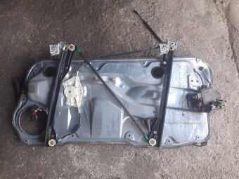 Golf 4 3-dver stahovanie P.Ľ eletricke - 2