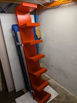 Červená IKEA polica - 2