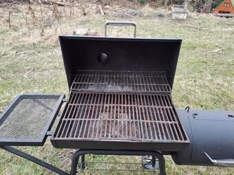 Zahradny gril s prislusenstvom - 2