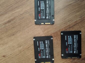 Samsung 860 PRO 512GB SATA SSD (3 ks) - 2