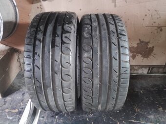 Predám pneumatiky R17 215/40 - 2