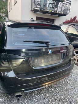 Rozpredam BMW e91 2.0d 130kw - 2