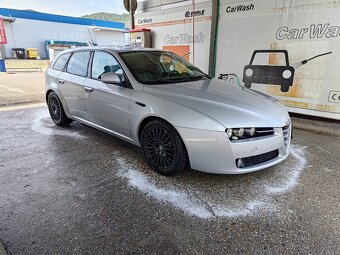 Alfa Romeo 159 2,4 jtdm 147 kw za 2300€ - 2