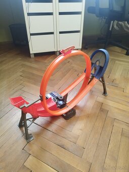 Predám Hot Wheels dráhy – set s motormi - 2