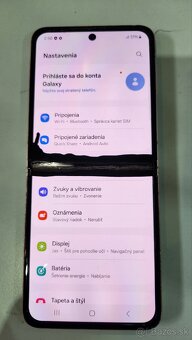 Predám Samsung galaxy Z Flip 3 5g poškodený display - 2