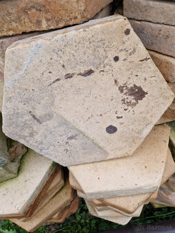 tehly v tare šesťhranu - 2