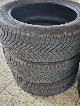 215/55 R18 V XL AllSeasonContact DOT 2422 (mám 3 kusy) - 2