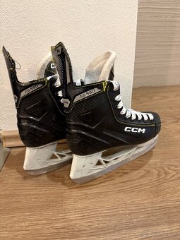 Detské hokejové korčule CCM veľkosť 35 - 2