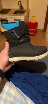 Predám detske zimné snehule-topánky veľkosť 29 - 2