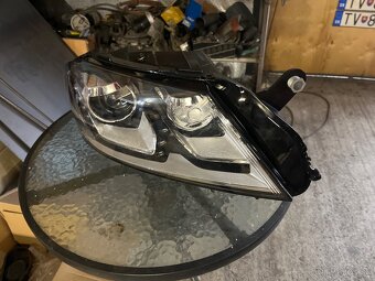 Predám práve svetlo na passat b7 čísto nove - 2