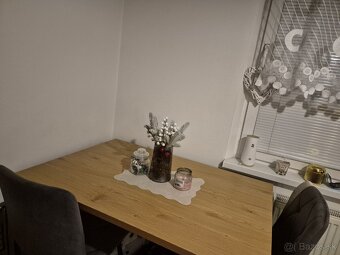 Predám jedálenský stôl - 2