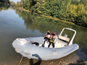Motorový čln - 2