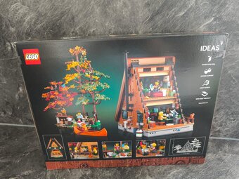 Lego 21338: Chata Áčko - 2
