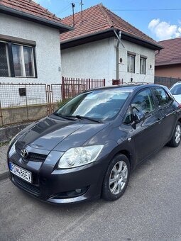 Predam Toyotu Auris, r. 2008 - 2