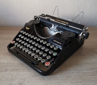 Prenosný starožitný písací stroj Continental z roku 1938 - 2