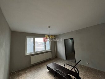 Na predaj slnečný 3-izbový byt s loggiou s krásnym výhľadom  - 2