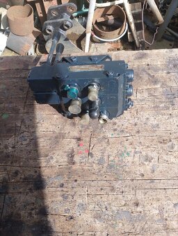 Predam hydraol.rozvadzač 2 sekč. Jihlavan - 2