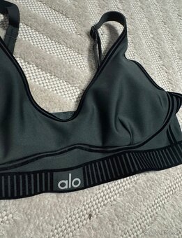 Alo yoga podprsenka - 2