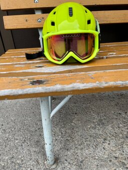 Detská lyžiarska prilba s okuliarmi - 2