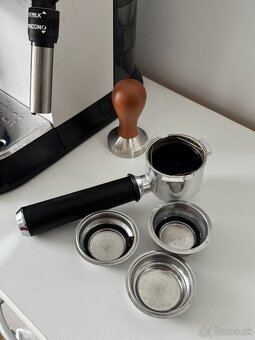 Pákový kávovar Delonghi + mlynček Melitta Molino - 2