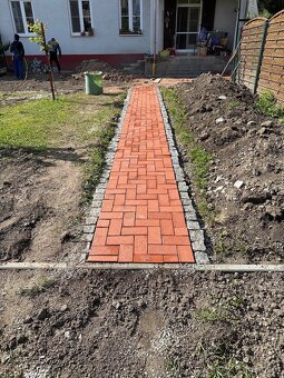 Spevnené plochy na klúč, pokládka zámkovej dlažby/obrubníkov - 2