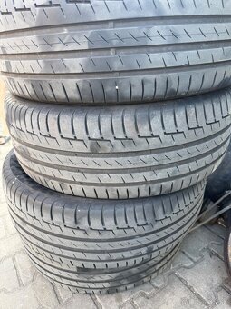 235/60/R18 - 2