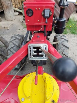 Továrenskýá malotraktor - 2