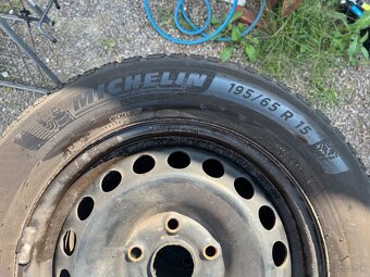 Predám plechové disky 5x112 so zimnými pneu 195/65 R15 - 2