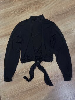 Dámska crop blúzka s otvoreným chrbtom - 2