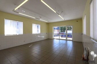 Exkluzívne na predaj polyfunkčná budova vo Vrbovom - 2