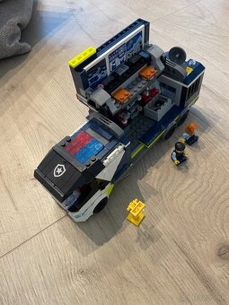 LEGO - Mobilné laboratórium policajtov - 2