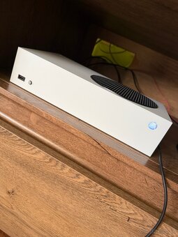 Predám Xbox Series S 512 GB - 2