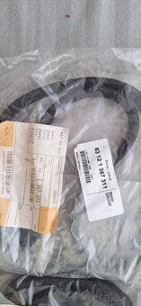 BMW e36 tesnenie predných svetiel - 2