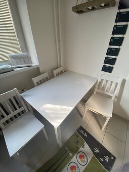 Jedálenský stôl + 4 stoličky - 2