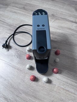 kapsulový kávovar značky Nespresso. - 2