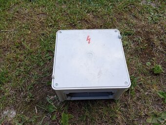 Predám elektrický rozvádzač (skrinku) - 2