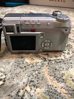 Olympus C-765 - 2
